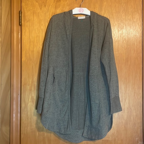 •ALTAR'D STATE•HEATHERED GREEN OPEN FRONT CURVY HEM CARDIGAN SWEATER SIZE MEDIUM - Picture 2 of 10